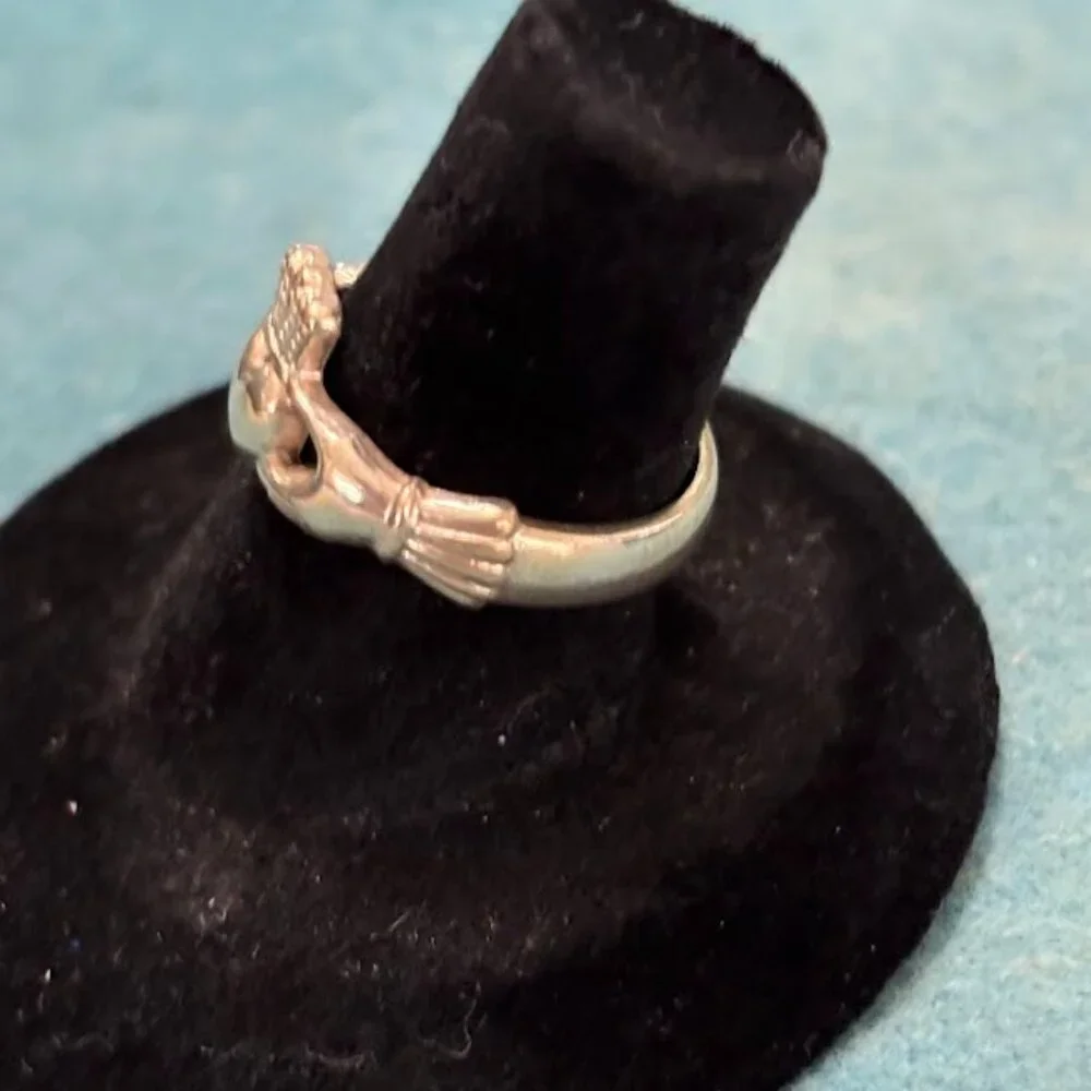 Sterling Silver Irish Claddagh Ring Made in Ireland Pinky Ring Size 4.75 Midi - Picture 4 of 9